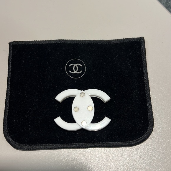 Pin Plastic Magnetic Backing - Picture 4 of 8